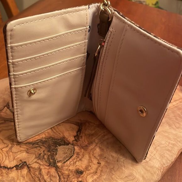 NEW. Juicy By Juicy Couture Wallet - Picture 4 of 6